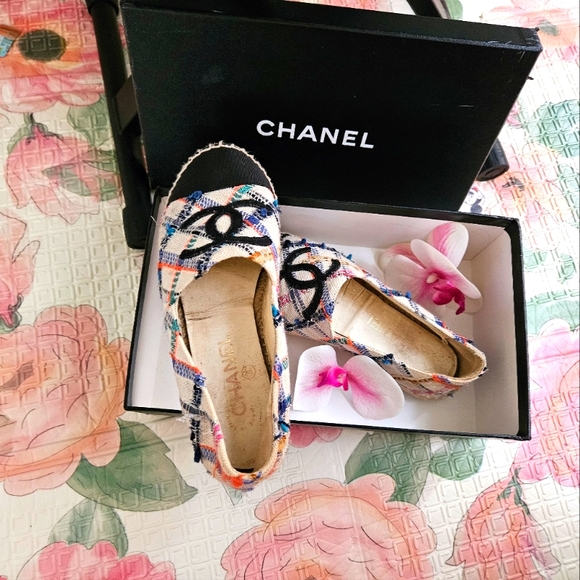 Authentic Chanel Tweed and grosgrain material size 6 - Picture 2 of 8